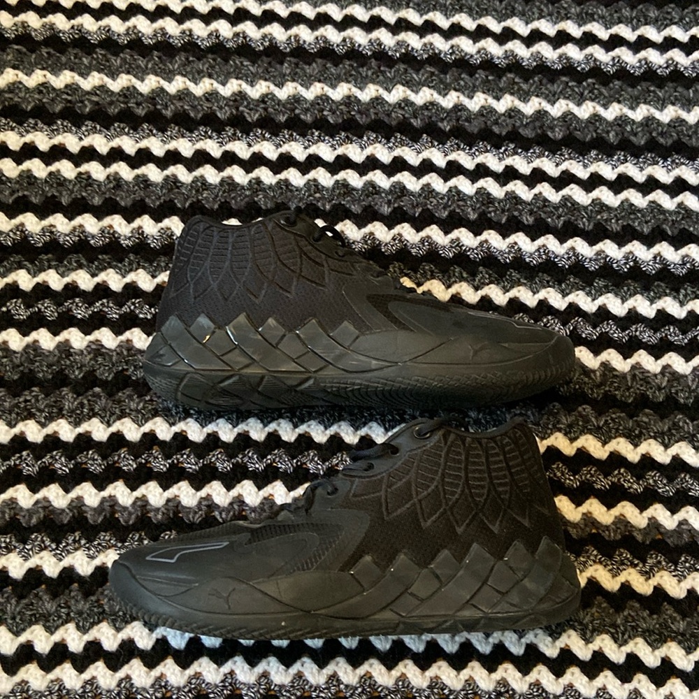 MB.01 ‘Triple Black’